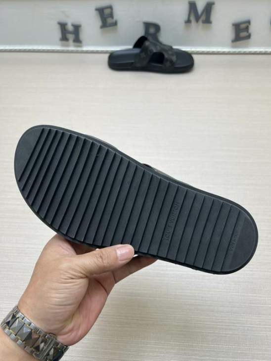 Picture of Louis Vuitton Slippers _SKULVsz38-45mnf03411392